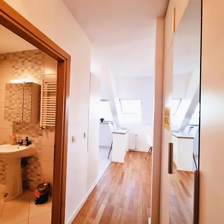 E Apartment *