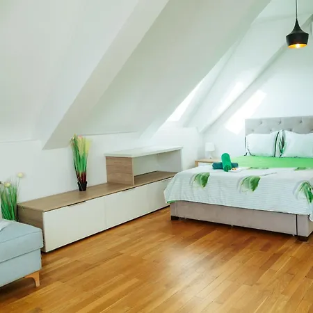 E * Бухарест