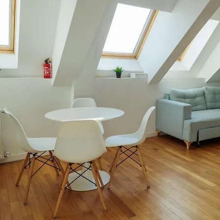 E * Бухарест