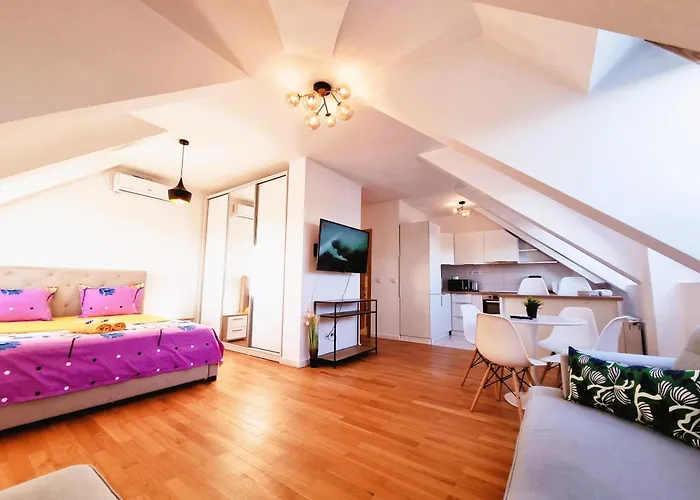 E Apartment *