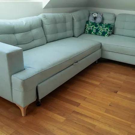 Apartament E *