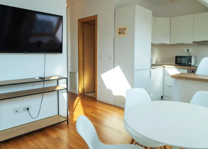 Apartament E *